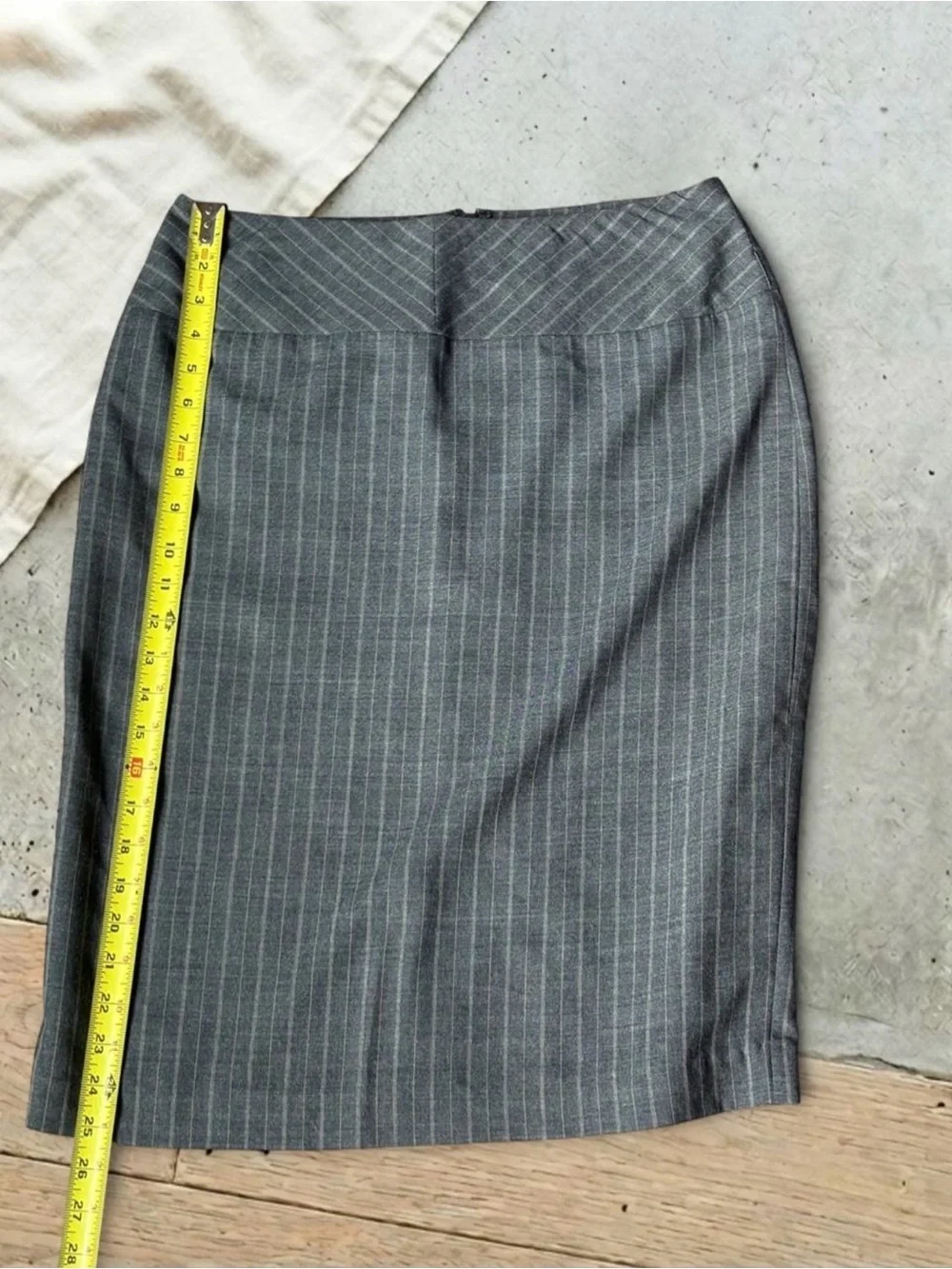 VTG Casual Corner Gray Pinstripe Wool-Blend Pencil Skirt 10